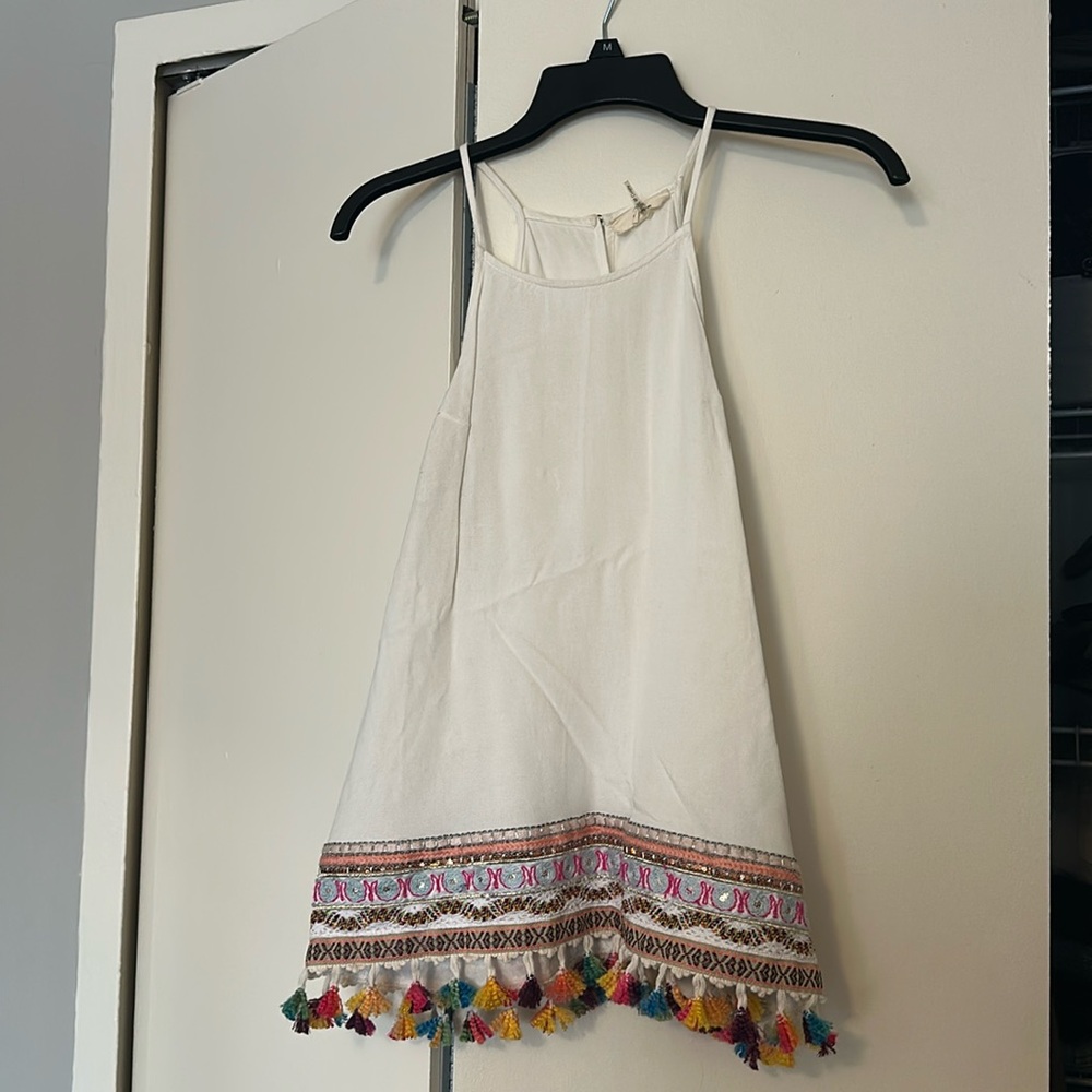 entro White Tank Top with Multicolor Tassel Hem